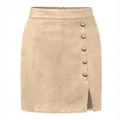 Eleganter khakifarbener Minirock aus Wildleder mit hoher Taille, Metallknöpfen und Seitenschlitz. - Beige