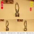 Miniatur-Vintage-Messingfigur eines langarmigen Affen als Sternzeichen-Schlüsselanhänger - 17mm x 49mm / Messingfarbe (Langarm-Affe)