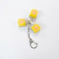 Gelber Katzenpfoten-Zappel-Tastatur-Schlüsselanhänger mit mechanischem Druckknopf - 3-Tasten Katzenpfote Fidget Spinner mit Licht / Kartonverpackung / Gelb