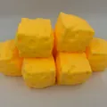 Giocattolo squishy a forma di formaggio svizzero quadrato per alleviare lo stress e divertimento - Forma Cubetto di Formaggio