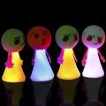 Quatre poupées de ressort sautantes à LED avec divers visages emoji mignons et colorés - Grande Taille Avec Lumière Style / 8.5x4cm / Multicolore Aléatoire