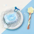 Nahaufnahme eines blauen Jelly-Katzenkopf-Squishy-Spielzeugs in klarer Dekoverpackung - Gelee Katzenkopf / Blau