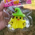 Niedliches Halloween Geist Quetschspielzeug mit grünem Zaubererhut in Plastikverpackung - Geist / Gelb