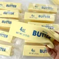 Realistisches butterförmiges Slow Rebound Squishy Spielzeug zum Stressabbau. - Mittel (13.5cm) / Butterriegel (Bedruckt)