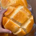 Large realistic pineapple bun slow rebound squishy toy for stress relief and fun - Yellow Pineapple Bread / 16x16cm
