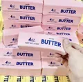 Pinkfarbenes, gesalzenes Butter-Stressabbau-Spielzeug in Squishy-Form für sensorische Entspannung - Rosa Butterstick