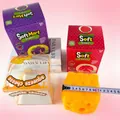 Grote realistische kaas squeeze toy van 480g inclusief een transparante verpakkingsdoos - Simulatie Kaas Squishy / 11cm Boxed
