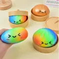 Giocattolo antistress a forma di panino arcobaleno con faccina buffa e mini cestino - Panino con Espressione Arcobaleno (SZ0013) / Con Vaporiera