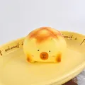 Χαριτωμένο κίτρινο squishy παιχνίδι σε σχήμα ψωμιού ζώου για το άγχος - Στυλ Ανακούφισης Στρες Αργής Επαναφοράς / Γουρουνάκι Ανανά