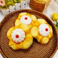 Realistic flower-shaped PU foam squishy toy with slow rebound for stress relief - Flower Bread / 10x10x6cm (42g)