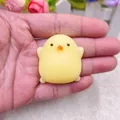 Juguete squishy de pollito amarillo suave para aliviar el estrés y juego sensorial - Pollo Feliz