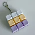 Détail du porte-clés de touche fidget à 9 touches en couleurs pastel violet et crème. - Macaron 9 touches (Blanc Jaune Violet Tricolore)