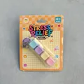 Vista dettagliata del giocattolo antistress a 4 tasti colorati nella sua confezione - Stile a Striscia a 4 Tasti / Senza Luci / Colore macaron