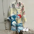 Detailweergave van linnen damesoverhemd met artistieke Great Wave en kersenbloesem. - S / Tops / Ukiyo-e Golf (NSCS-001)