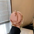 Mini monedero redondo rosa para niñas con elegante cadena dorada y asa de perlas - Rosa