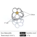 Bague fleur élégante et ajustable en acier inoxydable avec finition bicolore or et argent - Réglable / Style de contraste floral évidé (JZ-YS567-J) / Bicolore (Or et Argent)