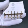 Set mit 3 Paaren vergoldeten Ohrringen mit Zirkonia-Bogen- und Pfeil-Design auf Displaykarte - Bogen und Pfeilform Stil (2830)