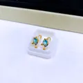 Elegante goldene Fisch-Ohrstecker mit blauen Zirkonia-Steinen und Schraubverschluss - Goldener Blau-Zirkonia-Fischstil