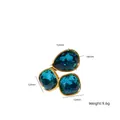 Bague ouverte en acier titane doré 14K avec cristaux bleus en forme de goutte et carré - Or et Bleu Paon