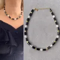 Französische Vintage-Halskette mit schwarzen Zylinderperlen und klaren Glasperlen - Western-Vintage-Halskette mit schwarz-braunen Perlen