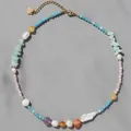 Macro-opname van een vintage ketting met kleurrijke natuurstenen en witte parels - Stijl 3 (Halsketting) / 38+5cm