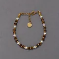 Vista dettagliata del bracciale di perle di occhio di tigre naturale con cuore d'oro - Stile Ciondolo a Cuore con Perline Bianche Occhio di Tigre (C1) / 17+3cm