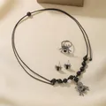 Gotisches Spinnen-Schmuckset mit schwarzer Halskette, Ohrsteckern und einem Ring - Choker Ring und Ohrringe Set / Schwarz