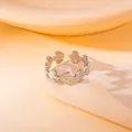 Verstelbare roestvrijstalen ring met olijfbladmotief voor dames in zilveren afwerking - Olijftak Blad Wikkelstijl (BJGR0392)