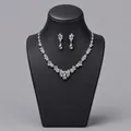 Elegantes Kristall-Brautschmuckset mit silberner Halskette und Ohrringen - Strass Date Schmuckset (NS-J6458)