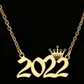 Gouden roestvrijstalen 2022 nummer hanger ketting met een kleine kroon charm - Goud (2022)