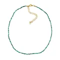 Détail d'un collier en perles de pierre naturelle avec fermoir doré réglable - 38+5cm / Noir Cyan