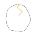 Vue détaillée du collier de perles en pierre naturelle gris phosphore avec fermoir doré - 38+5cm / Style Mince Gris
