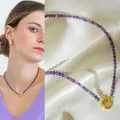 Élégant collier ras de cou perles en pierre naturelle violette et fermoir doré rond - Style Violet à Grand Fermoir Rond / 43cm / Violet