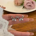 Pendientes de botón de mariposa en plata 925 con brillantes piedras de circonita transparente - Pendientes de mariposa hueca y circonita