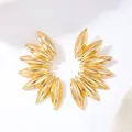 Elegantes pendientes geométricos dorados con agujas de plata 925 de primera calidad - Pendientes de alas de rombo dorados