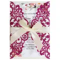 Élégante carte d'invitation rose magenta pailletée découpée au laser avec nœud en satin. - Fuchsia Pailleté