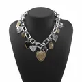 Collana trendy in lega argento e oro con ciondoli multipli a forma di cuore e farfalla - Stile Multi-Ciondolo Argento alla Moda (N13527)
