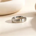 Minimalistischer 5-mm-Ring aus gebürstetem Titanstahl mit elegantem Silber-Finish - US 4 / 5mm Gebürstet Silber