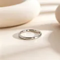 Minimalistischer 2 mm gebürsteter Titanstahlring mit silbernem Finish für Damen und Herren - US 5 / 2mm Silber