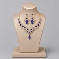 Elegantes Retro-Schmuckset aus Goldlegierung mit blauen Kristallen und Strasssteinen. - Blauer Strass Party Schmuckset (NS-J6503GHBLUE)
