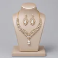 Elegantes Schmuckset aus Goldlegierung mit klaren funkelnden Strasssteinen - Gold Strass Party Schmuckset (NS-J6503G)