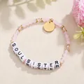 Nahaufnahme eines handgefertigten rosa Kristallarmbands mit Soul Sister-Perlen - SOUL SISTER Stil (ZJ15926)