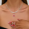 Elegantes Set aus roter Strass-Halskette und Ohrringen für die Braut bei Hochzeiten und Feiern - 1349 Rot