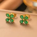 Elegante goudkleurige titanium stalen klavertje vier oorbellen met groene zirkoon steen - Groene Zirkonia Klaver Oorknopjes(G252) / Goud