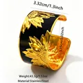 Breites goldenes und schwarzes Sonnenblumen-Emaille-Edelstahl-Manschettenarmband für Damen - Sonnenblumen-Stil (RT201SZ) / Schwarz