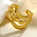 Eleganter vergoldeter Edelstahl-Armreif mit organischem Wellendesign für Damen. - Wellenlinien-Stil (FYD6283SZ) / Gold
