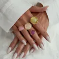 Anelli dorati stile boho con pietre irregolari rosa bianche gialle e viola - Set di 4 anelli bohémien (07271) / Oro