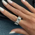 Anello da uomo color argento con tre pietre nere rettangolari in stile hip-hop trendy - Anello da Uomo Stile Industriale con Strass Rettangolare (01121) / Argento