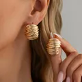 Orecchini a lobo dorati a coste stile croissant per un look moderno e audace - Orecchini a Cerchio a Costine (04043) / Oro