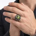 Anillo punk para hombre con piedra preciosa verde y símbolo del ojo grabado a mano. - Talla 7 / Estilo Verde Oliva (Estilo Acero 11) / Color acero